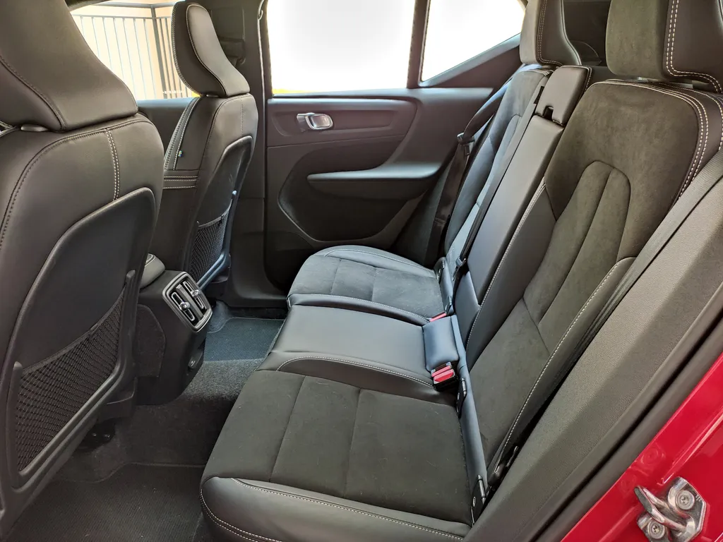 O espaço interno do Volvo XC40 é mais do que suficiente para uma família (Imagem: Felipe Ribeiro/Canaltech)