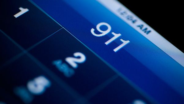 Anatel implanta números 911 e 112 nas chamadas de emergência