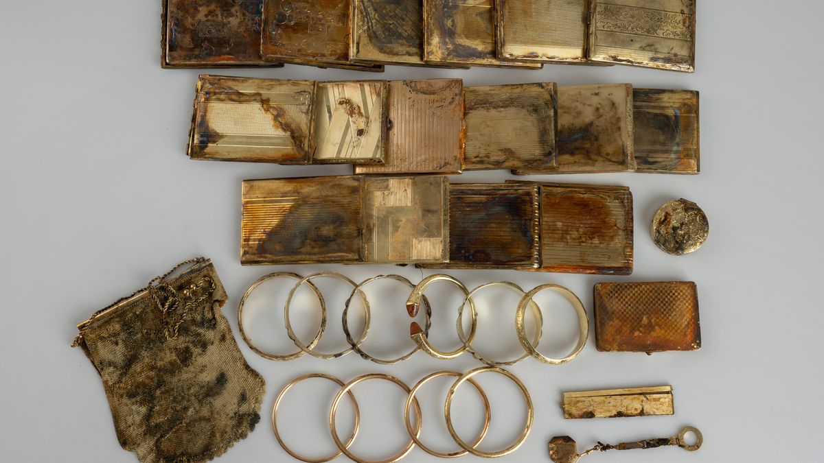 Tesouro envolto em mistério com quase 600 moedas de ouro é achado na Rep. Tcheca