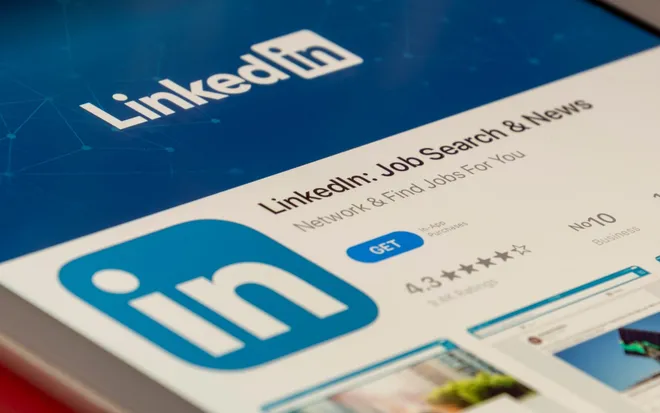 Veja o que publicar no LinkedIn e quais tipos de posts funcionam na rede profissional (Imagem: Souvik Banerjee/Unsplash)