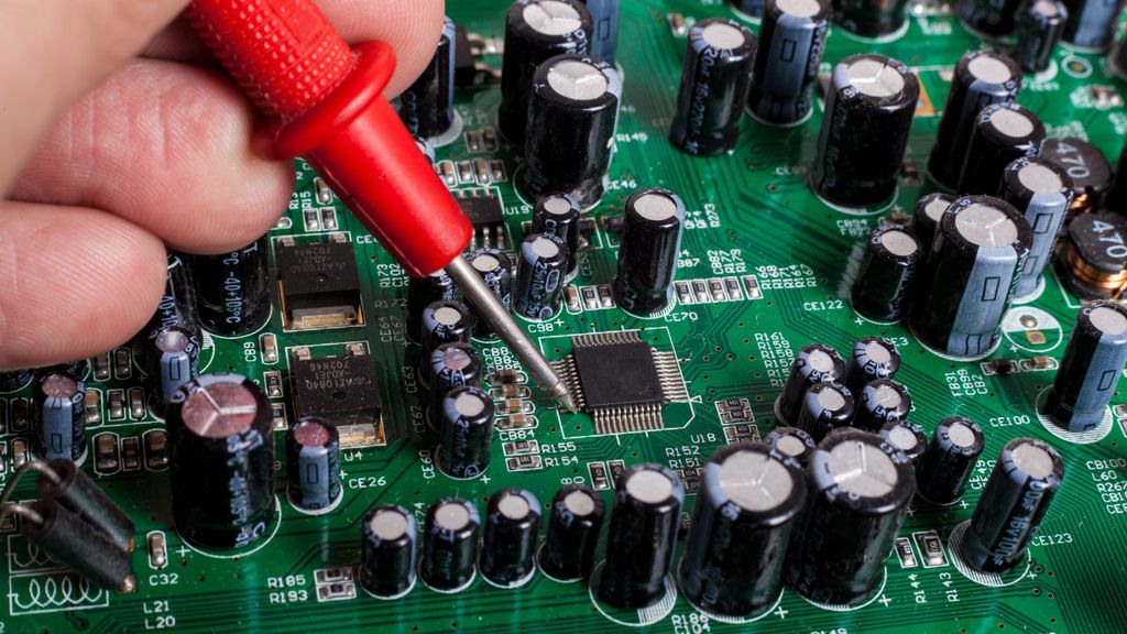 Zerar imposto de importação para placas de circuitos impressos pode favorecer fabricação local de produtos eletrônicos. (Imagem: Envato/Reprodução)