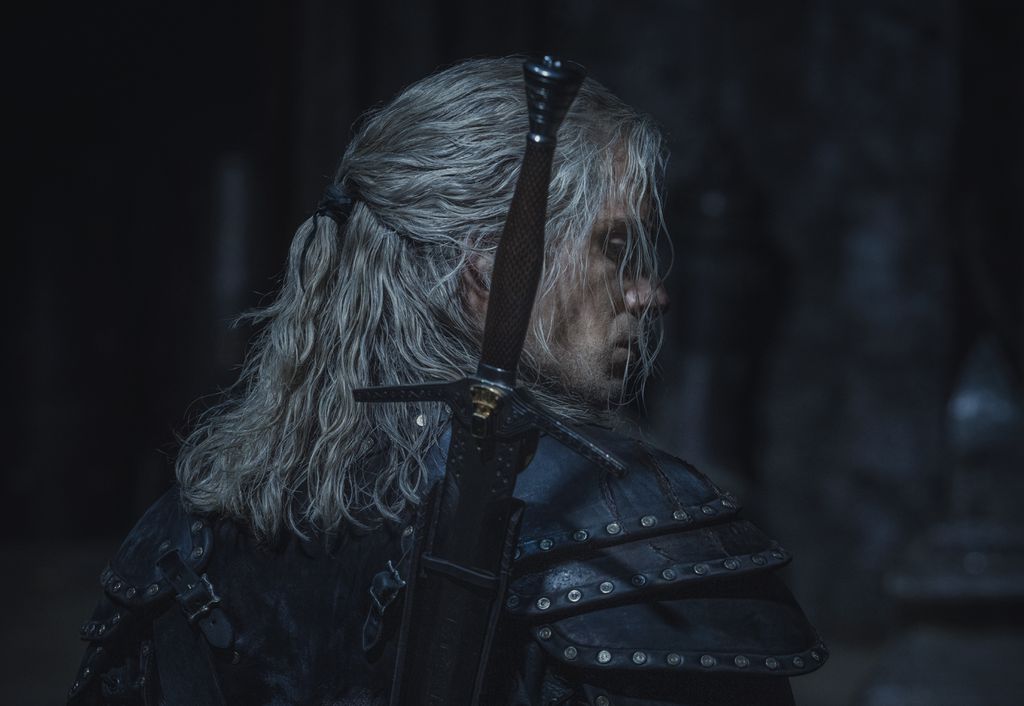 Henry Cavill dá vida a Geralt de Rívia em The Witcher (Imagem: Divulgação / Netflix)