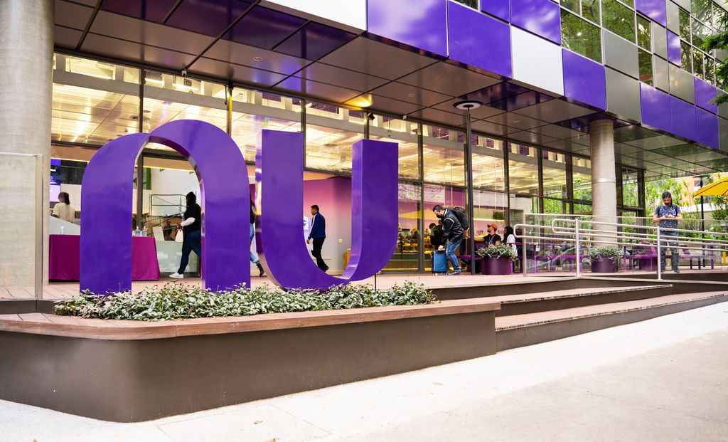 Nubank amplia benefícios do cartão Ultravioleta, mas encerra rendimento de 200% do CDI (Imagem: Divulgação/ Nubank)