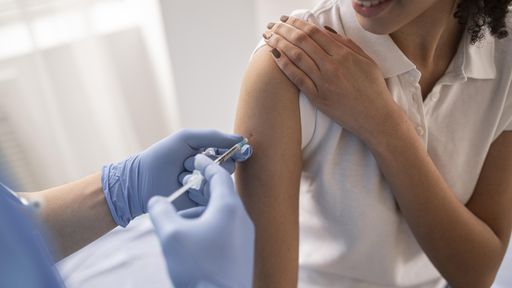 5 efeitos colaterais mais comuns das vacinas contra COVID-19 e como tratá-los