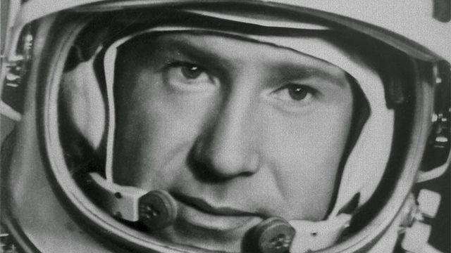 Alexei Leonov, o primeiro homem a "caminhar" no espaço, morre aos 85 anos