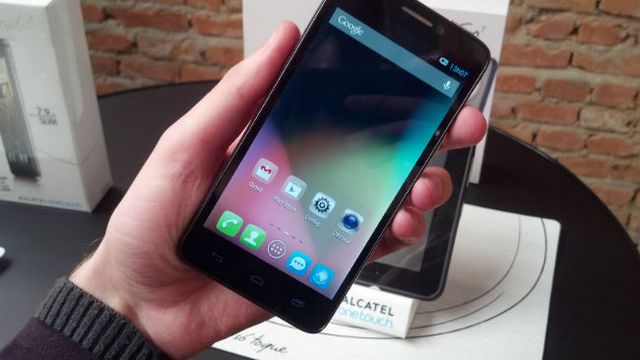 Alcatel M'Pop: quem disse que um smartphone básico precisa ser feio?