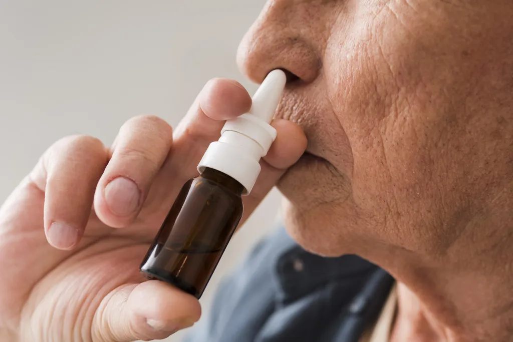 Imunizantes nasais podem chegar à mucosa do pulmão com eficiência melhor do que vacinas intravenosas, segundo estudos (Imagem: Freepik)