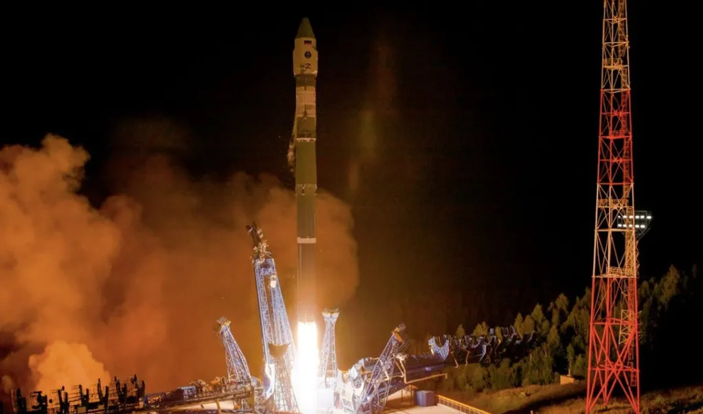 Lançamento do satélite Kosmos 2558 com um foguete Soyuz, da Rússia (Imagem: Reprodução/Russian Ministry of Defense)