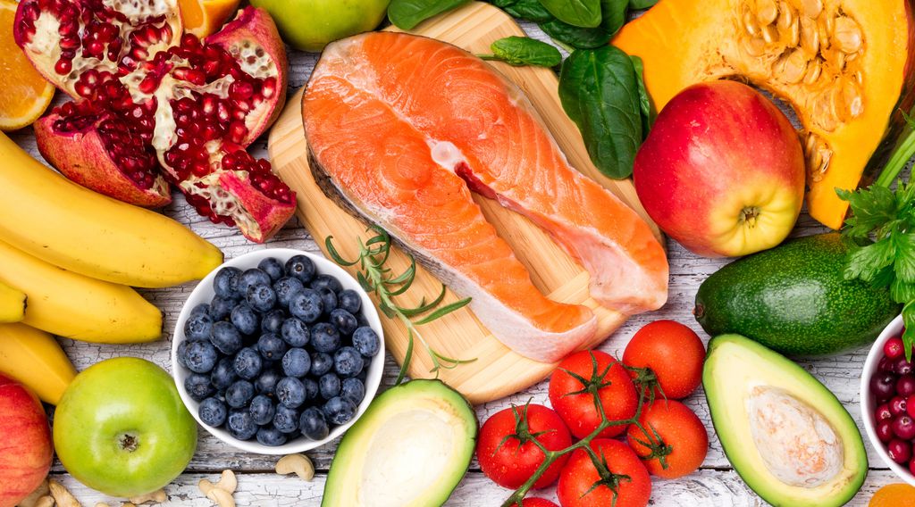 A diet rich in fruits, grains, lean proteins, and omega-3 is essential for good physical and mental health (Photo: LanaSweet/Envato)