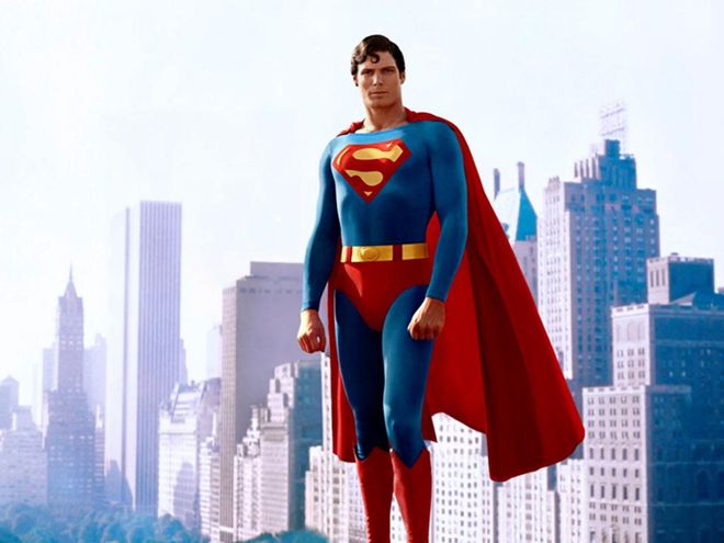 Batman se junta a Superman e recebe homenagem rara no cinema
