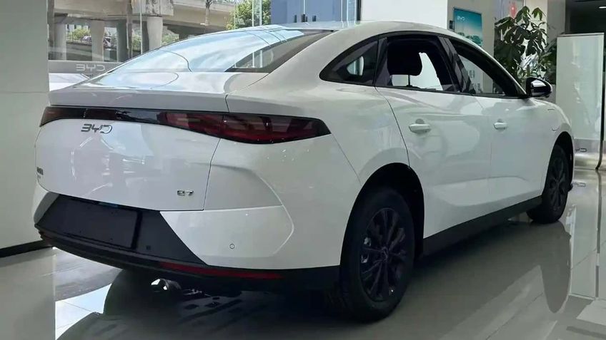 BYD e7