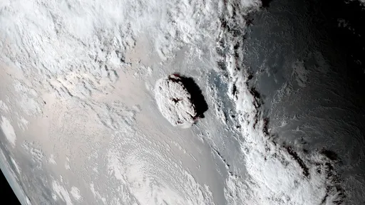 Como as ondulações da erupção do vulcão de Tonga impactaram a atmosfera?