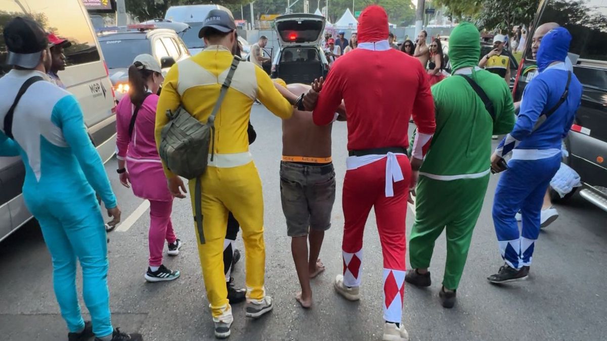 Polícia de SP coloca Power Rangers no bloquinho e roubo de celulares cai 36%