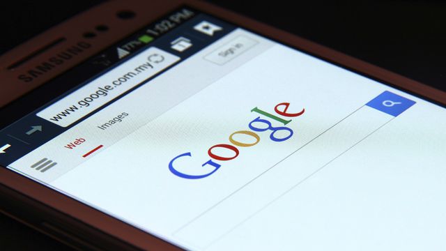 Google adia sua política de indexar apenas sites otimizados para celulares
