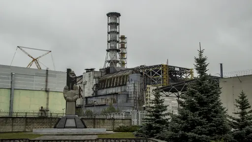 Por que Hiroshima é habitável e Chernobyl não?