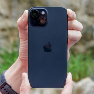 Apple iPhone 15 (128 GB) - Preto | CUPOM + PIX
