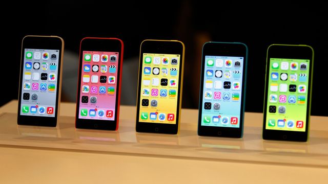 Novos iPhones 5S e 5C devem custar entre R$ 1.999 e R$ 3.099, afirma site
