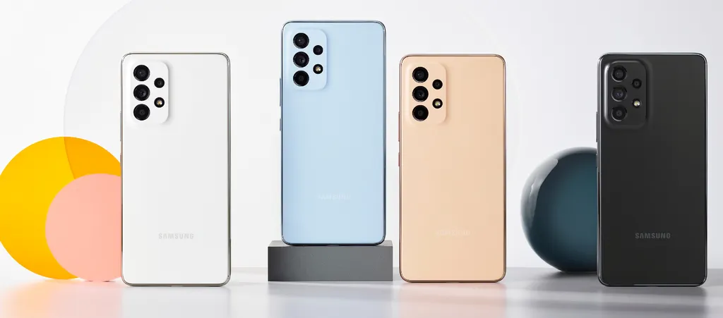 O Galaxy A73 traz muitos dos recursos dos irmãos A33 e A53, incluindo o design refinado com as novas cores azul e rosê (Imagem: Evan Blass)