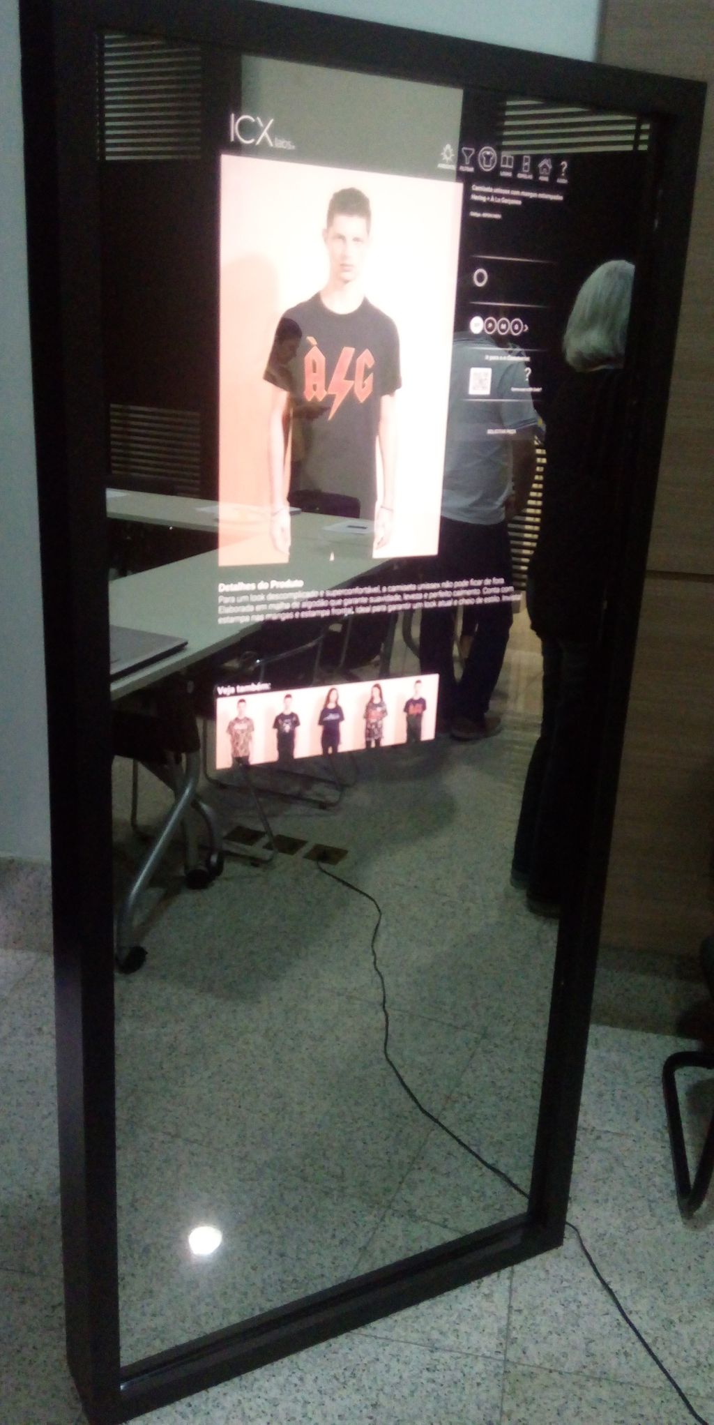 Espelho interativo Fitting You leva todas as roupas para dentro do provador