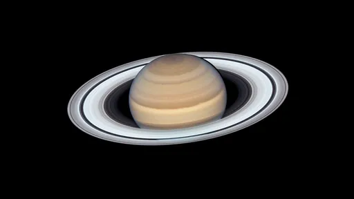Nova imagem de Saturno capturada pelo Hubble impressiona com clareza de detalhes