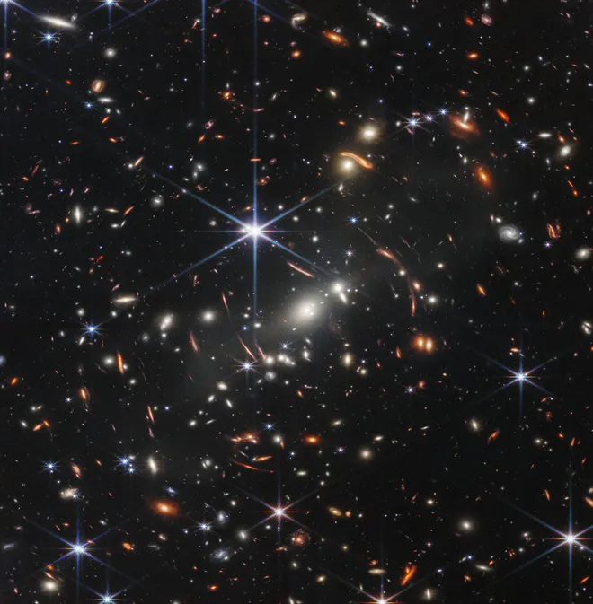Inúmeras galáxias antigas e muito distantes reveladas na primeira imagem colorida do James Webb (Imagem: Reprodução/ESA/CSA/STScI)