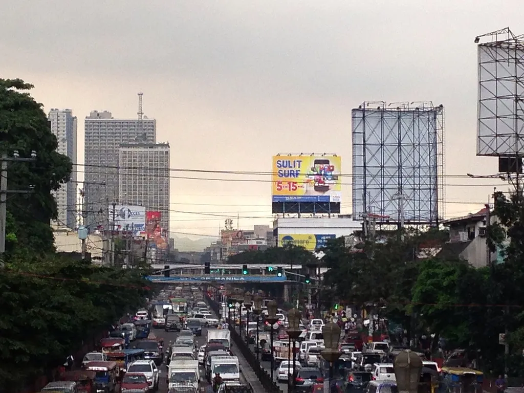 O trânsito em Manila te lembra algum lugar no Brasil? (Imagem: Divulgação/ RioHondo/ Wikimedia Commons)