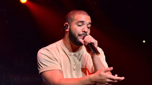 Drake vira streamer profissional de batalhas de rap ao vivo
