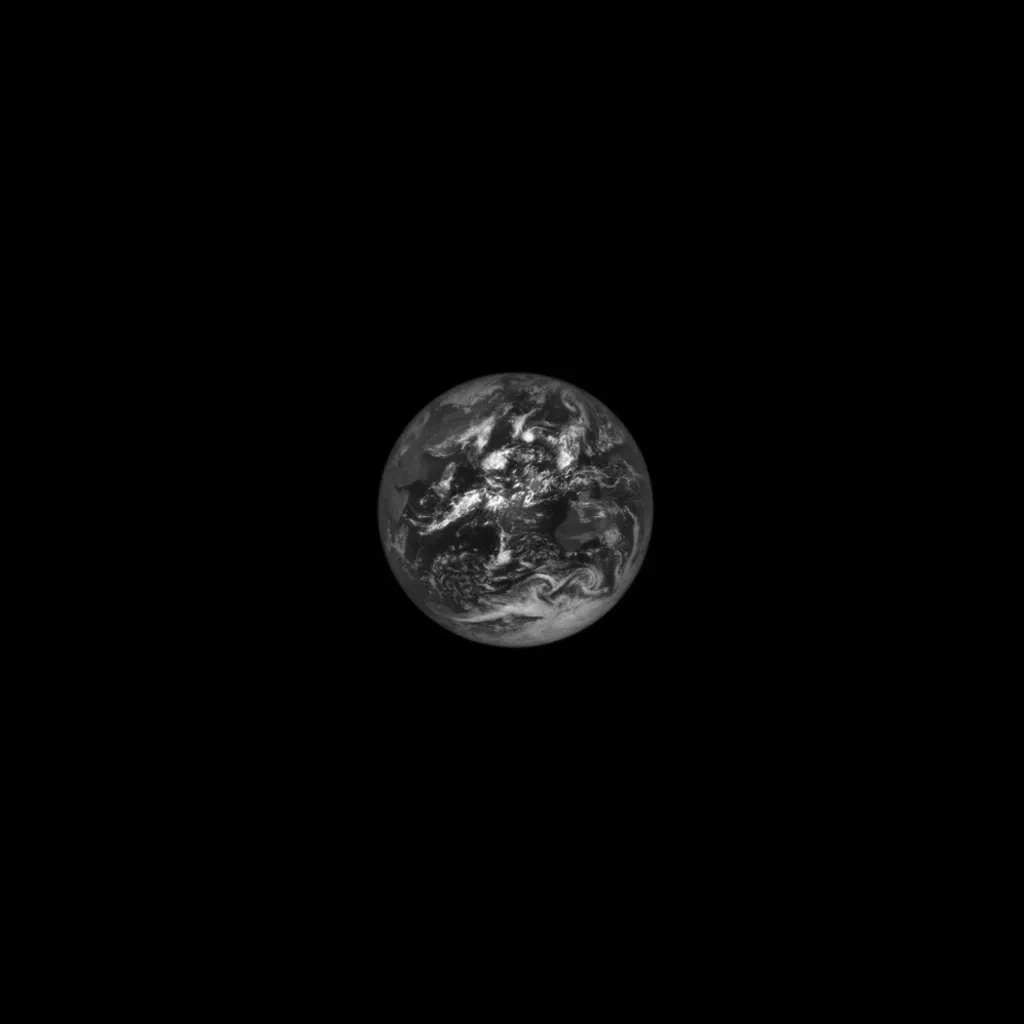 Foto tirada em 15 de outubro, quando a Lucy estava a 620 mil km do nosso planeta (Imagem: Reprodução/NASA/Goddard/SwRI)