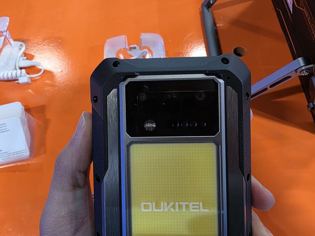 Oukitel WP100 Titan
