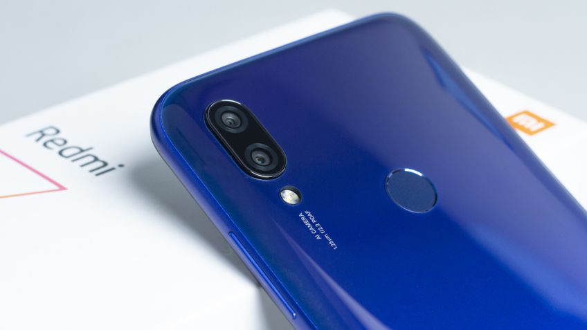 Especificações de câmera perto do flash