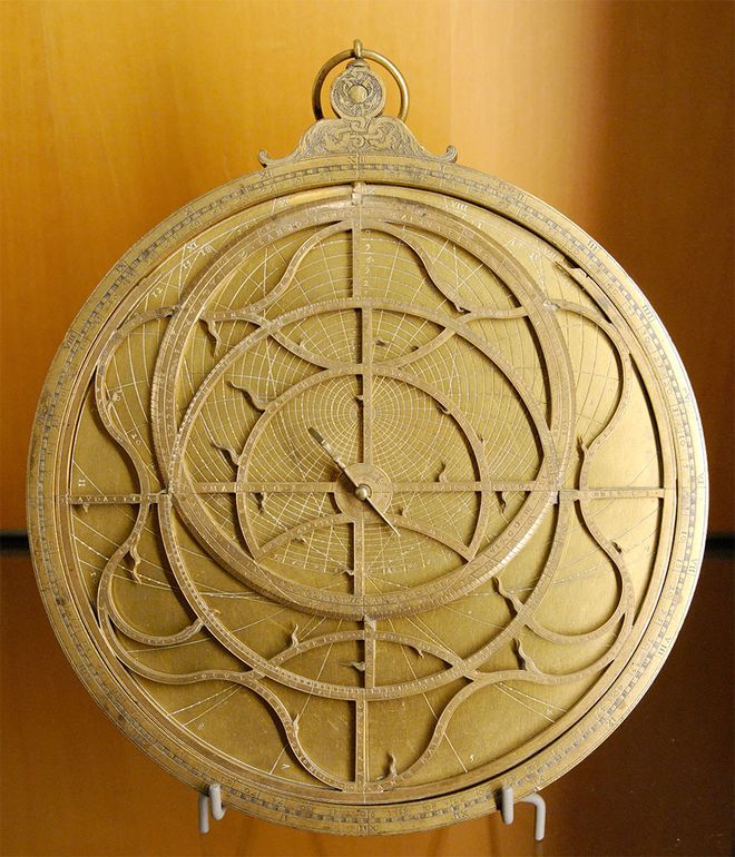 Astrolábio construído em 1553 pelo relojoeiro francês Jean Naze (Imagem: Reprodução/Marie-Lan Nguyen)