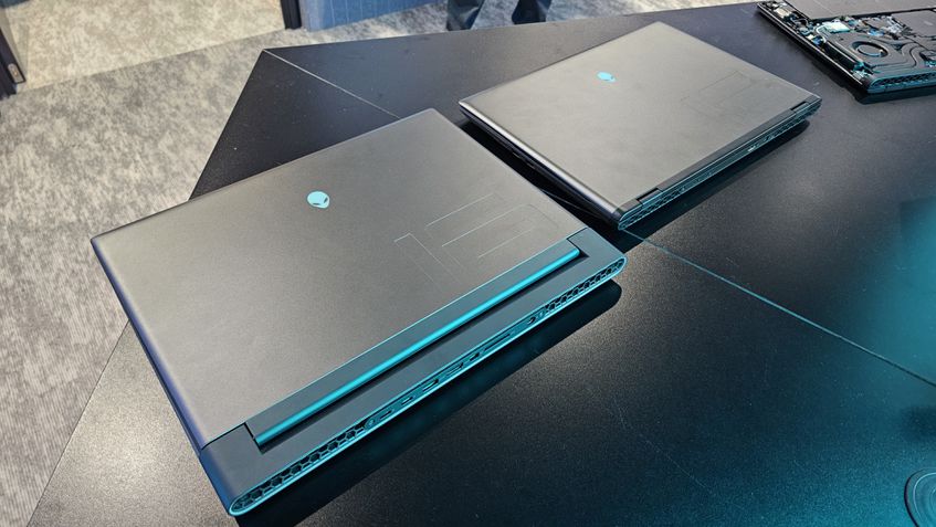 Alienware M16 R2 vs R1 Traseira