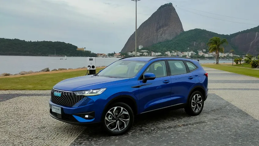 Haval H6 sofre pane na China e  prende  motorista por 500 km - 13