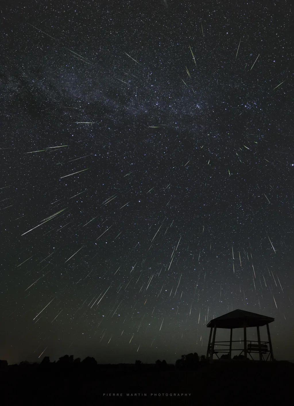 Meteoros da chuva Perseidas (Imagem: Reprodução/Pierre Martin)