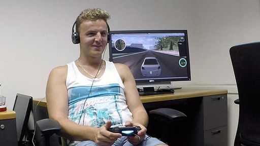 Estudante cria sistema que permite a deficientes visuais jogar games de corrida