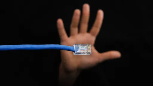 Ministro diz que banda larga fixa será limitada em 2017, mas Anatel retruca 