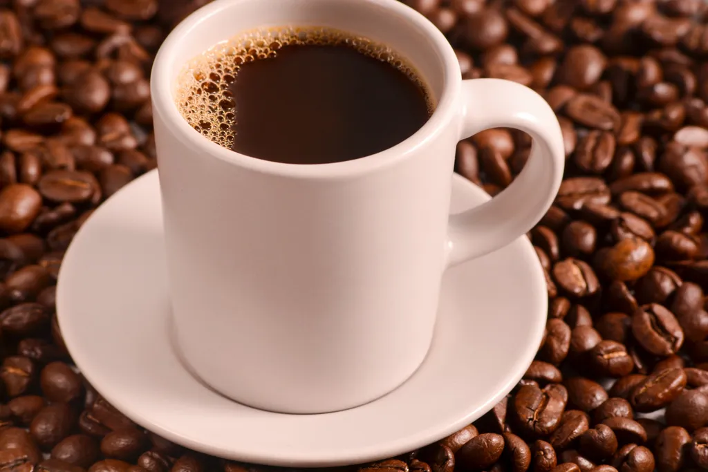 Café pode aumentar risco de doenças cardiovasculares em hipertensos (Imagem: Rene Lehmkuhl/Unsplash)