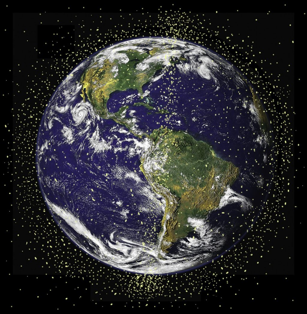 Com a quantidade crescente de lixo em órbita, é comum que os satélites precisem realizar manobras de desvio para evitar colisões (Imagem: Reprodução/NASA)