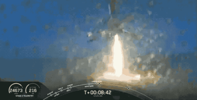 Momento da recuperação do primeiro estágio do Falcon 9 (Imagem: SpaceX)
