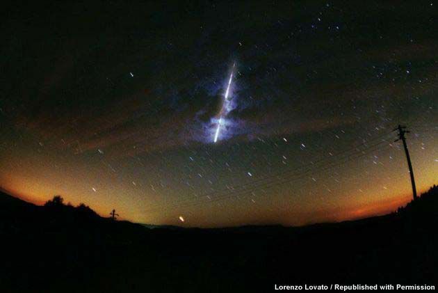 Um meteoro "bola de fogo" da chuva Leônidas de 1998 (Imagem: Reprodução/Lorenzo Lovato)