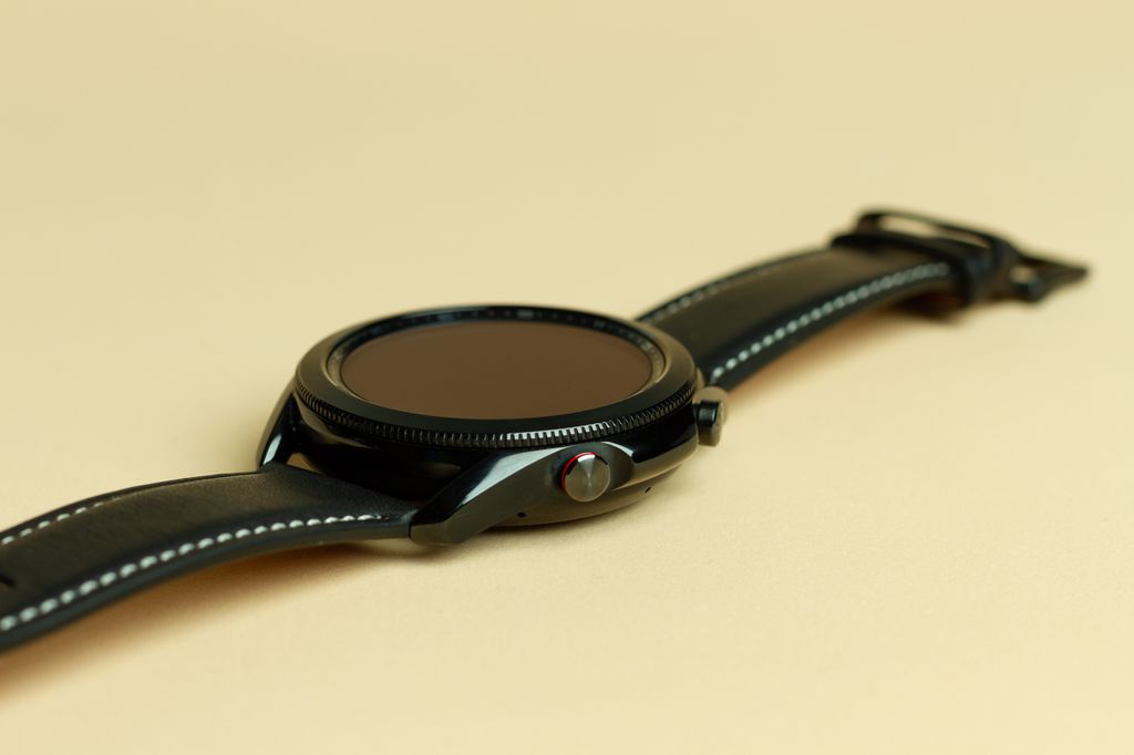 GAlaxy Watch 3 tem funções smart em um corpo com aparência tradicional (Imagem: Canaltech)