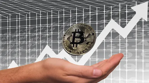Analista prevê queda de 50% nas bitcoins, com subida firme no longo prazo