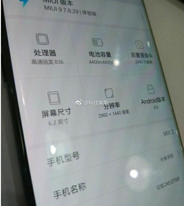 Imagem publicada na rede social Weibo mostra tamanho de tela, resolução e capacidade da bateria do suposto Mi Mix 2
