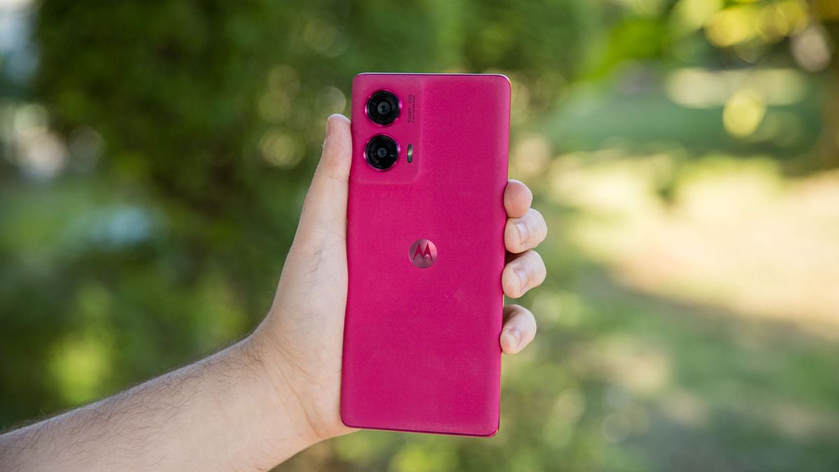 Novo celular intermediário da Motorola chega no início de abril, diz informante