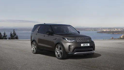 Land Rover Discovery 2023 agora é híbrido e chega ao Brasil mais equipado