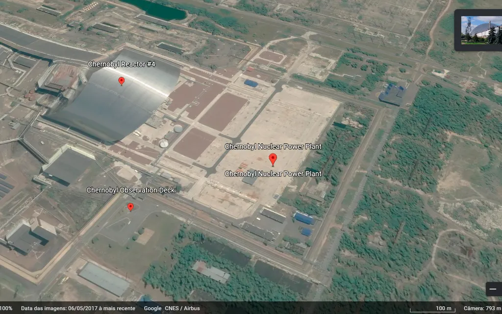 É possível ver a estrutura construída sobre o reator nuclear 4 da usina de Chernobyl, que originou o acidente (Captura de tela: André Magalhães)