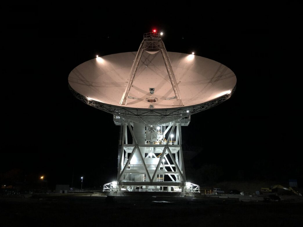 A antena DSS56, instalada em Madrid, é o mais novo membro da rede DNS (Imagem: Reprodução/NASA/JPL-Caltech)