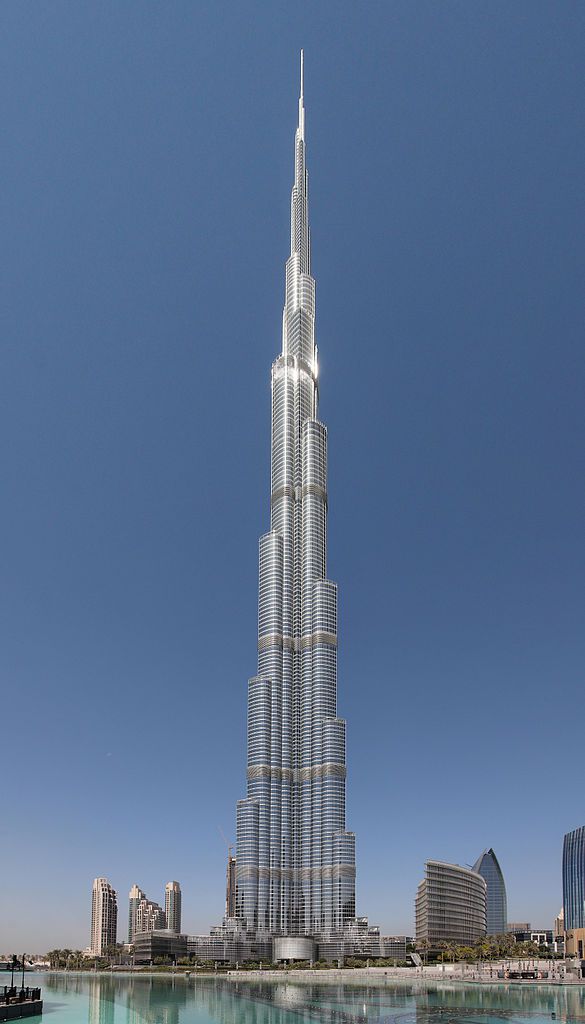 O difício Burj Khalifa, em Dubai, é ao mais alto da Terra, com 828 metros de altura