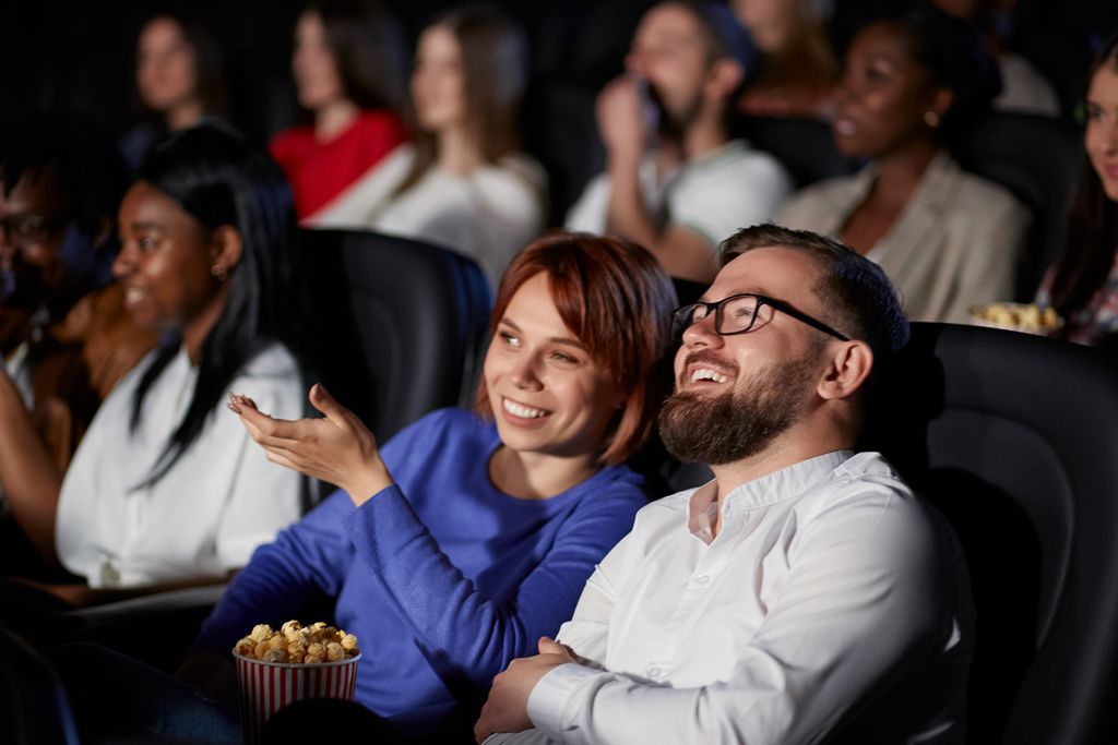 Afinal de contas, qual é a principal diferença entre IMAX e cinema convencional? (Imagem: serhiibobyk/Envato)