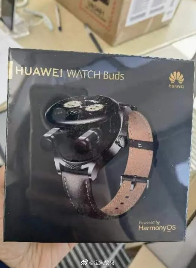 Possível caixa do Huawei Watch Buds revela detalhes do seu design, acabamento e mostra tela que abre para revelar fones de ouvido (Imagem: Reprodução/Fixed Focus Digital via Weibo)